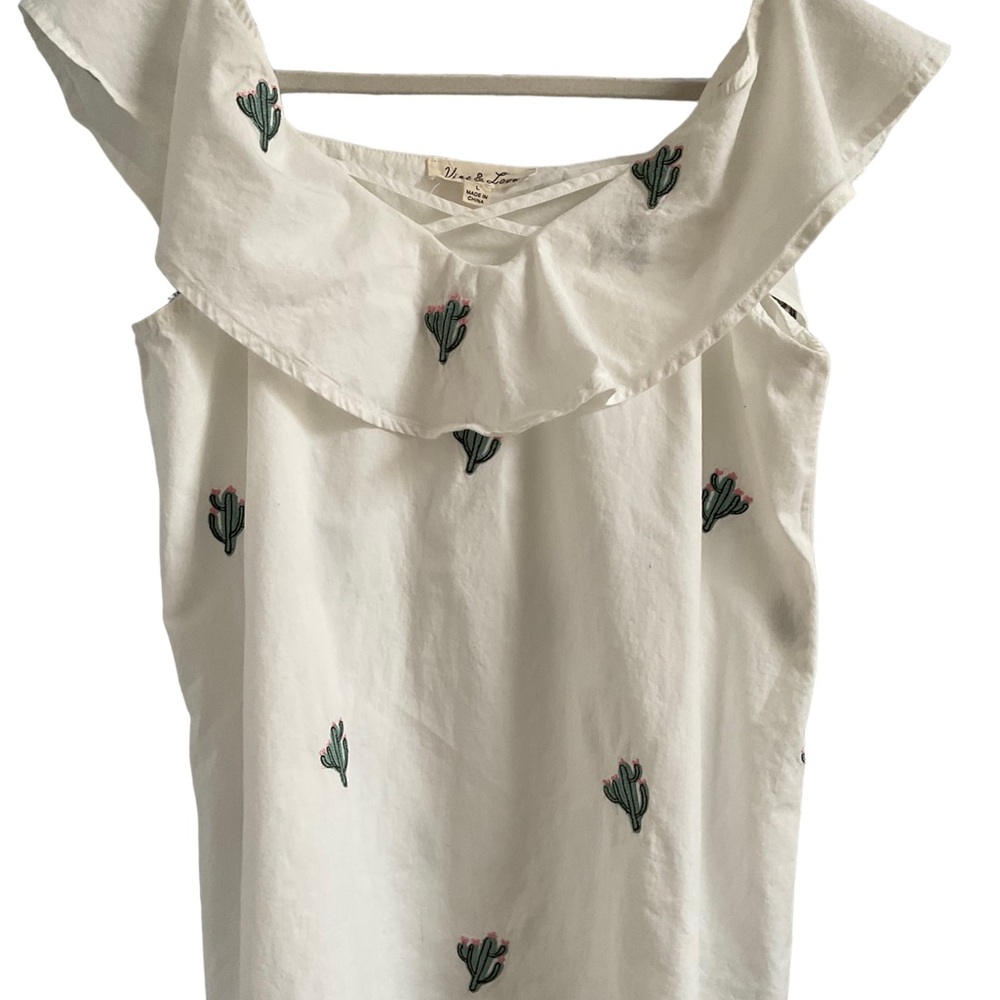 Vine & Love Ladies Top. Size Large. White with Embroidery Cactus.